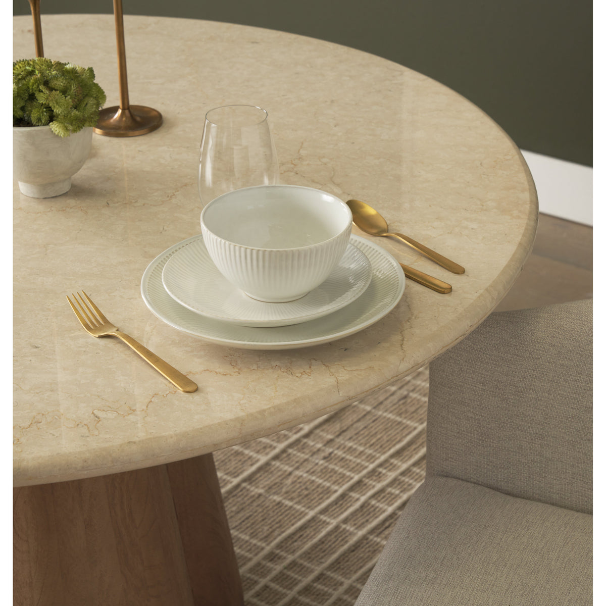 Marilyn 48" Round Dining Table